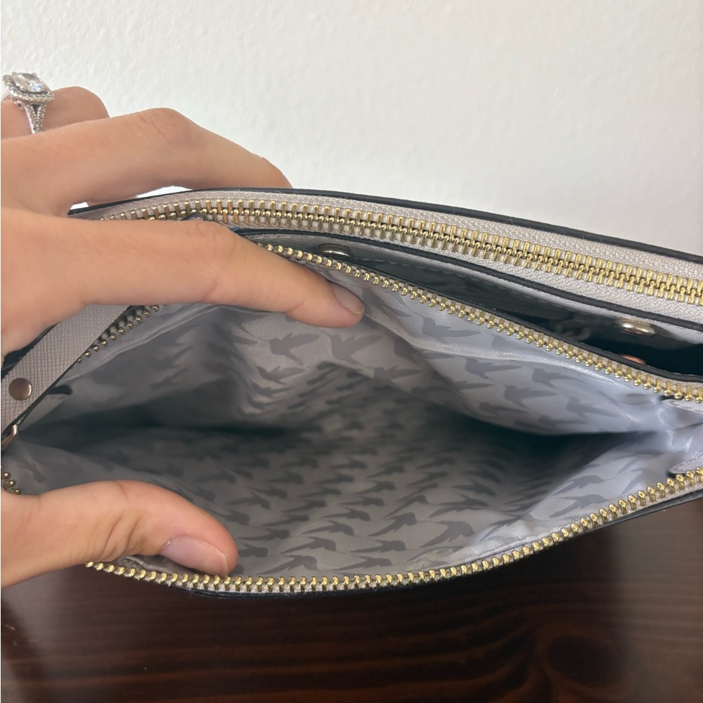 Lo & Sons Pearl Saffiano Leather Light Grey Crossbody Purse - Picture 11 of 12